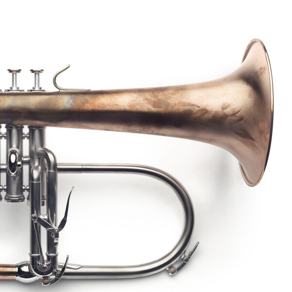 brushed, raw brass bell, palladium-plated corpus